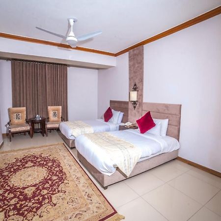 Shelton'S Rezidor Hotel Pesavar Kültér fotó