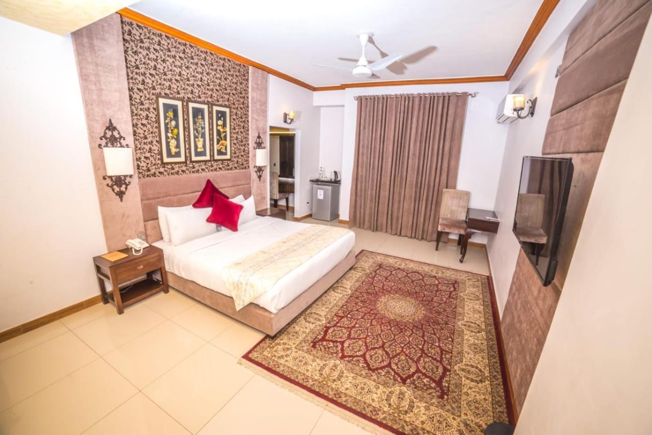 Shelton'S Rezidor Hotel Pesavar Kültér fotó
