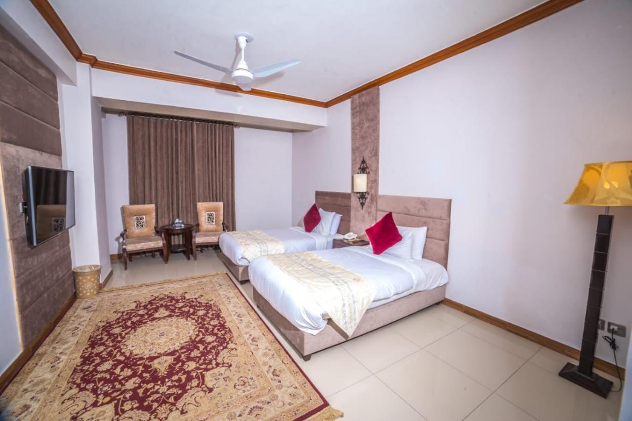 Shelton'S Rezidor Hotel Pesavar Kültér fotó