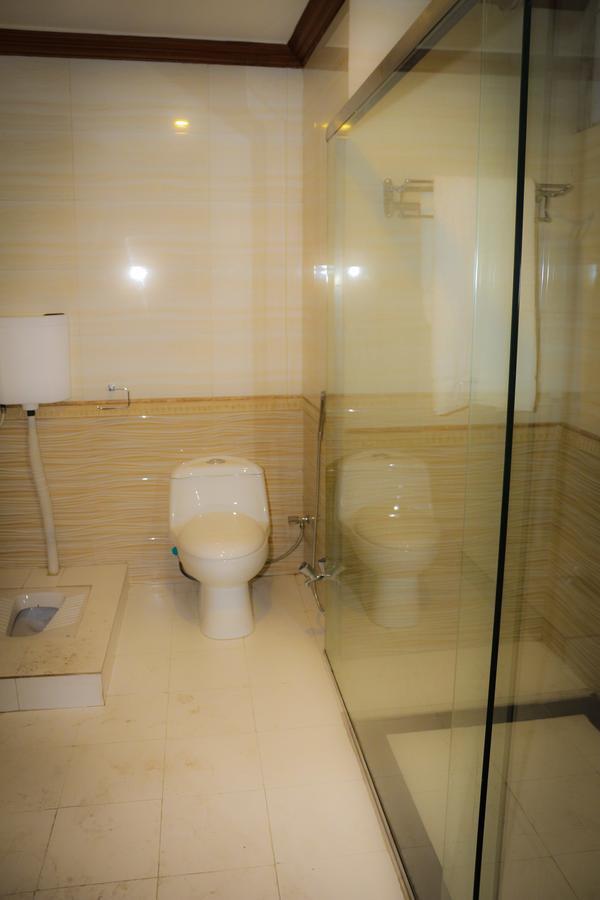 Shelton'S Rezidor Hotel Pesavar Kültér fotó