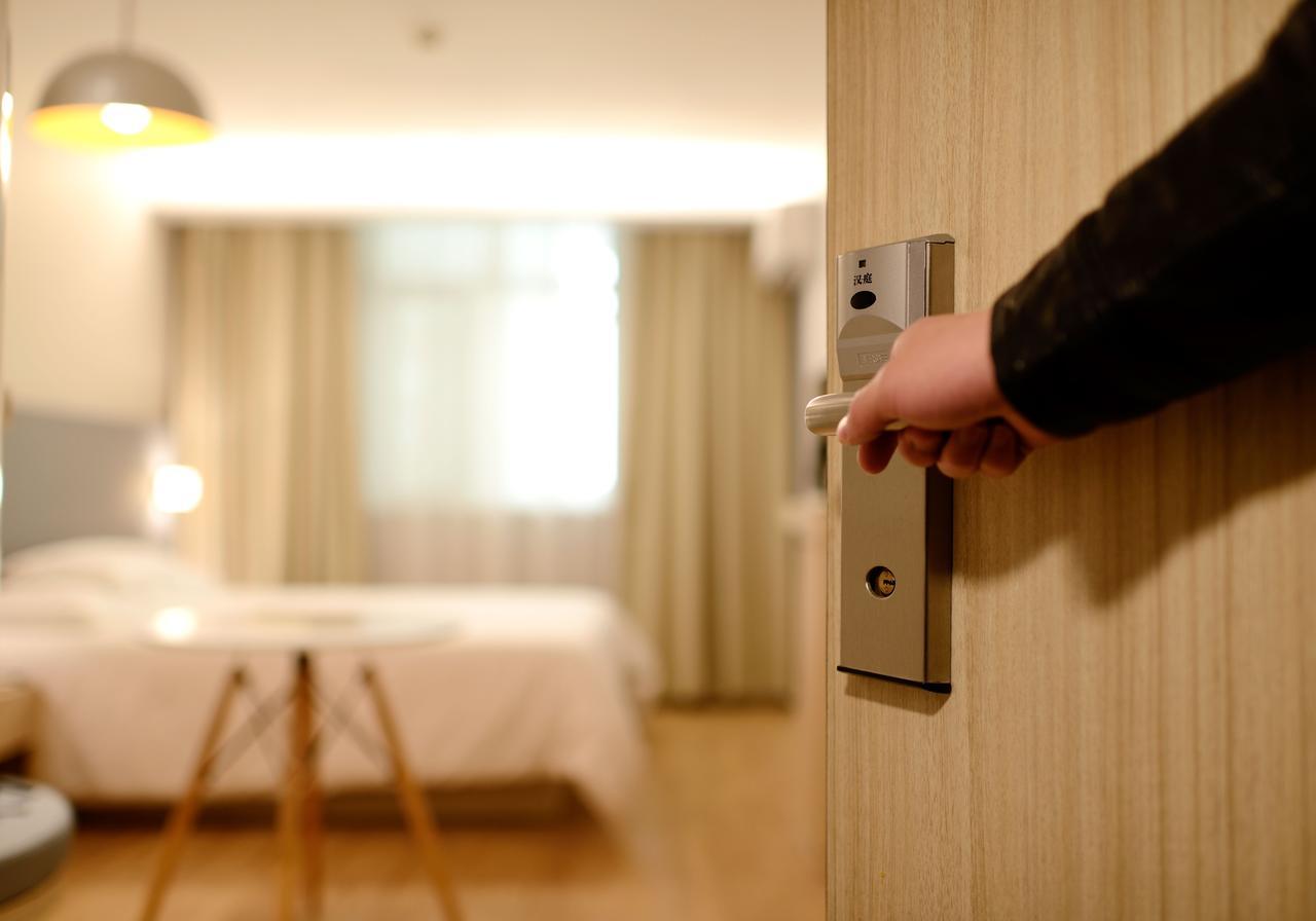 Shelton'S Rezidor Hotel Pesavar Kültér fotó
